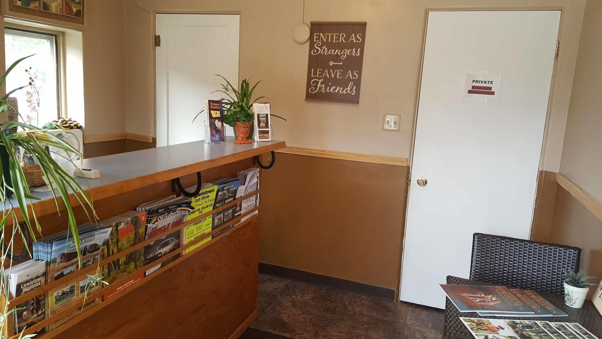Trail'S End Motel Downtown Lewistown Ngoại thất bức ảnh